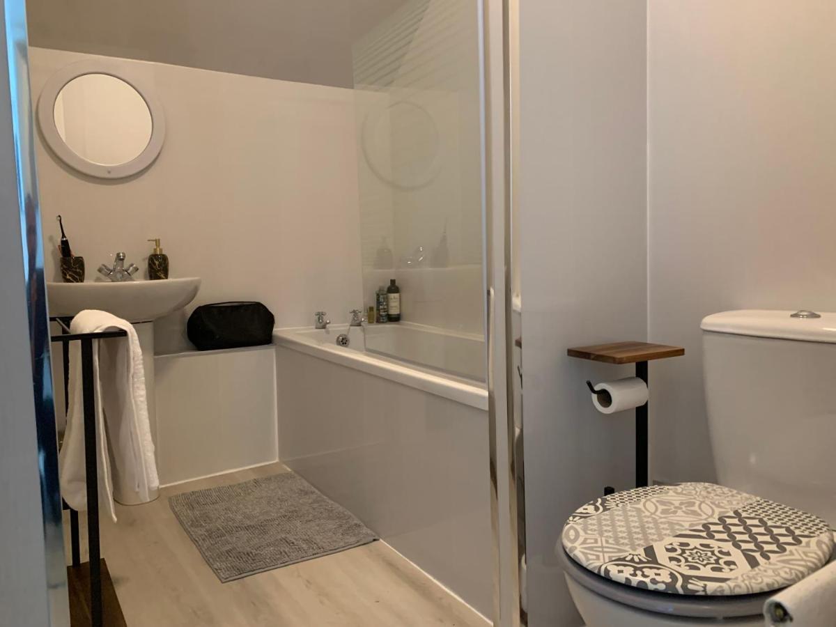 Lovely 2 Bedroom Apartment In Central Location Гринок Экстерьер фото