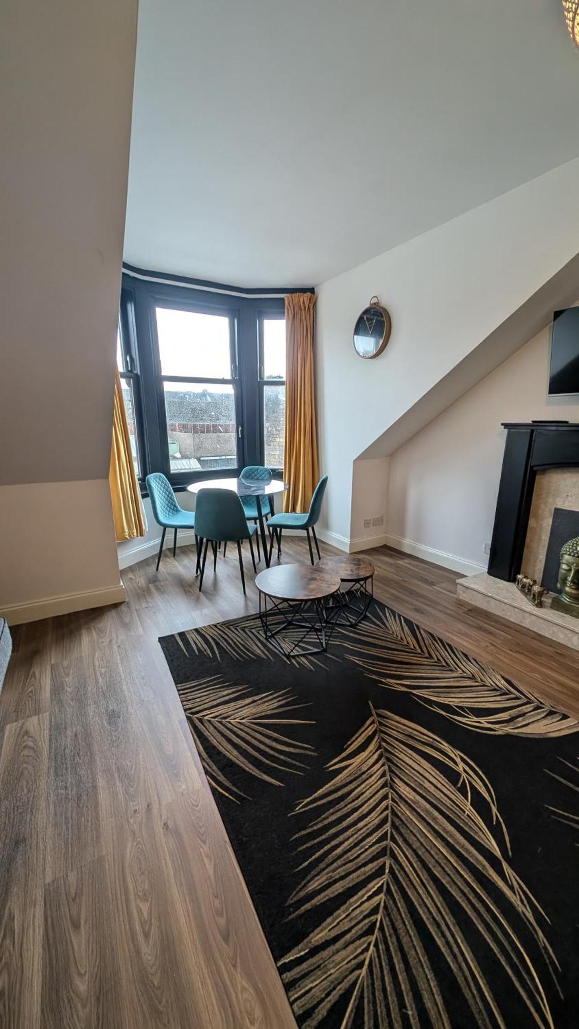 Lovely 2 Bedroom Apartment In Central Location Гринок Экстерьер фото
